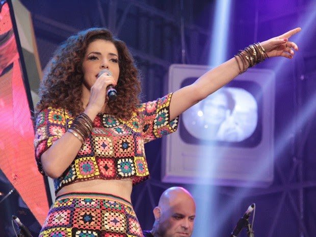 A Blusa Cropped de Squares da Vanessa da Mata versão da Tita Carré