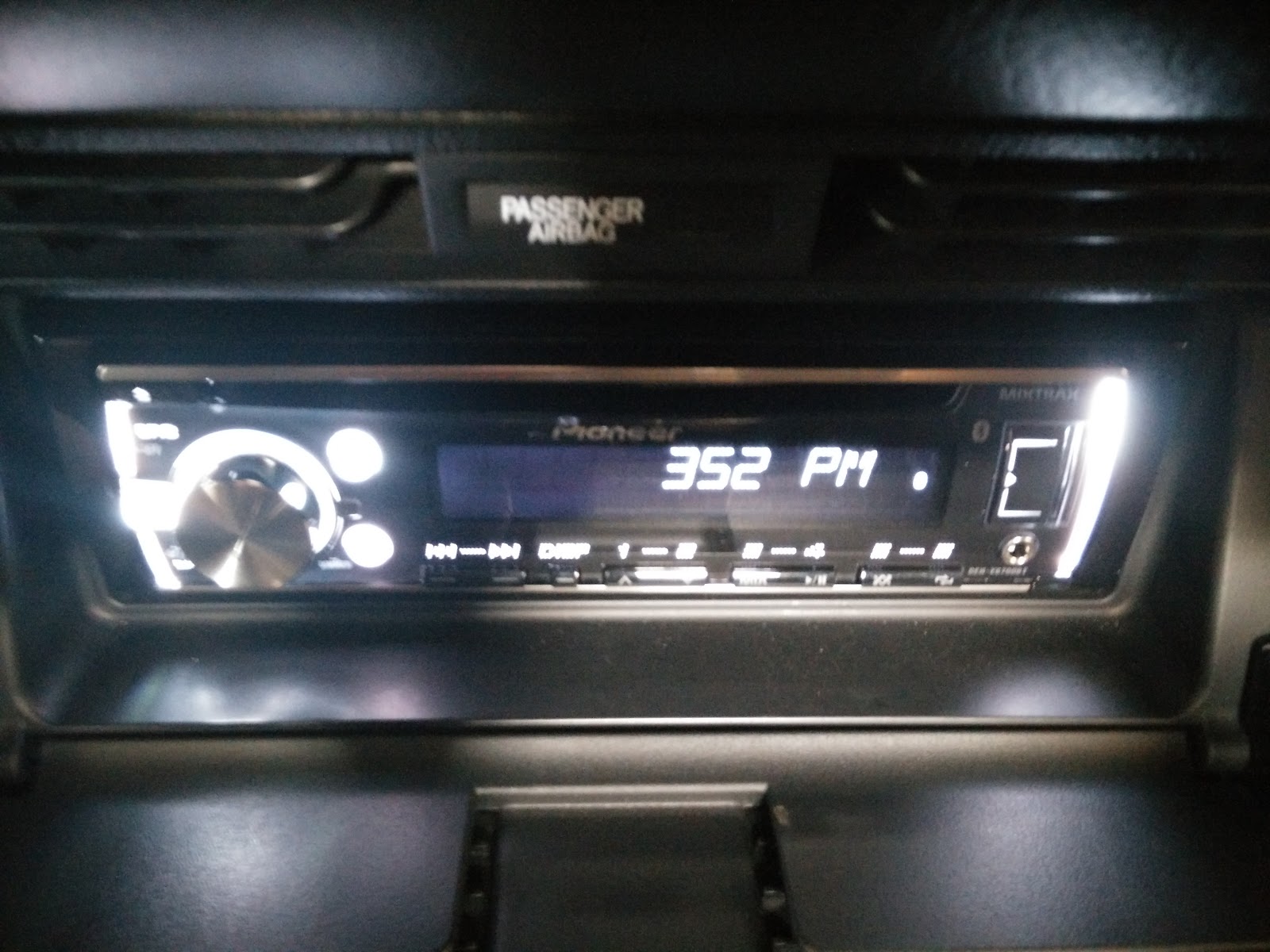 East-West Brothers Garage: Product Review: Pioneer DEH-X6700BT