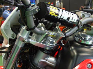 シフトアップのステムキット装着後 XR100モタード用シフトアップのステムキット装着後