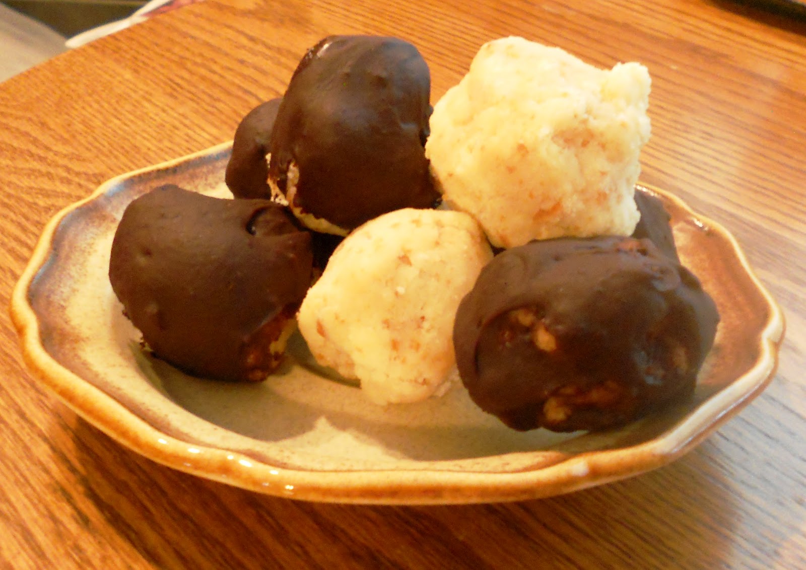 Sassy Kitchen Homemade Chocolatedipped Cake Balls