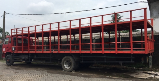 truk terpanjang di indonesia-merah