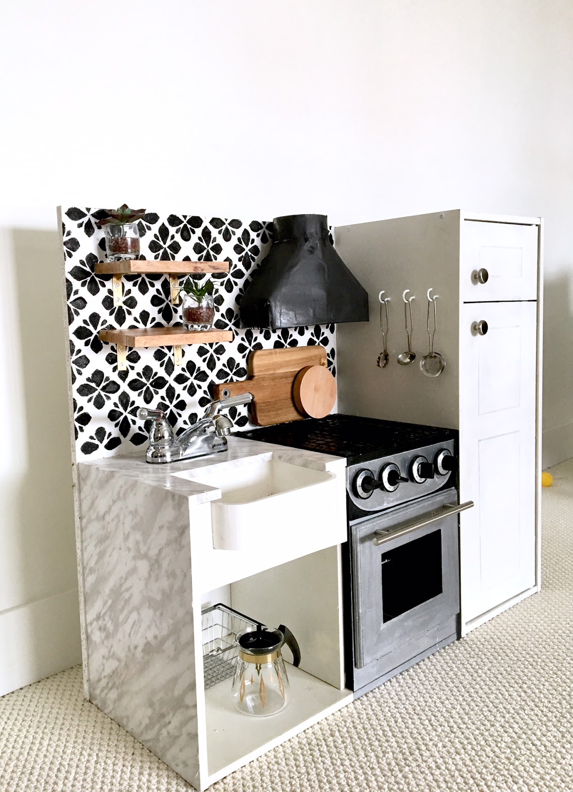 DIY-play-kitchen-remodel-harlow-and-thistle-2