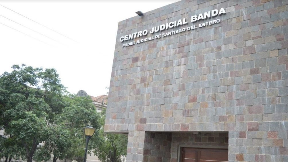 Santiago del Estero: Detienen a empleados judiciales por robar armas secuestradas y venderlas por internet Santiago del Estero: Detienen a empleados judiciales por robar armas secuestradas y venderlas por internet
