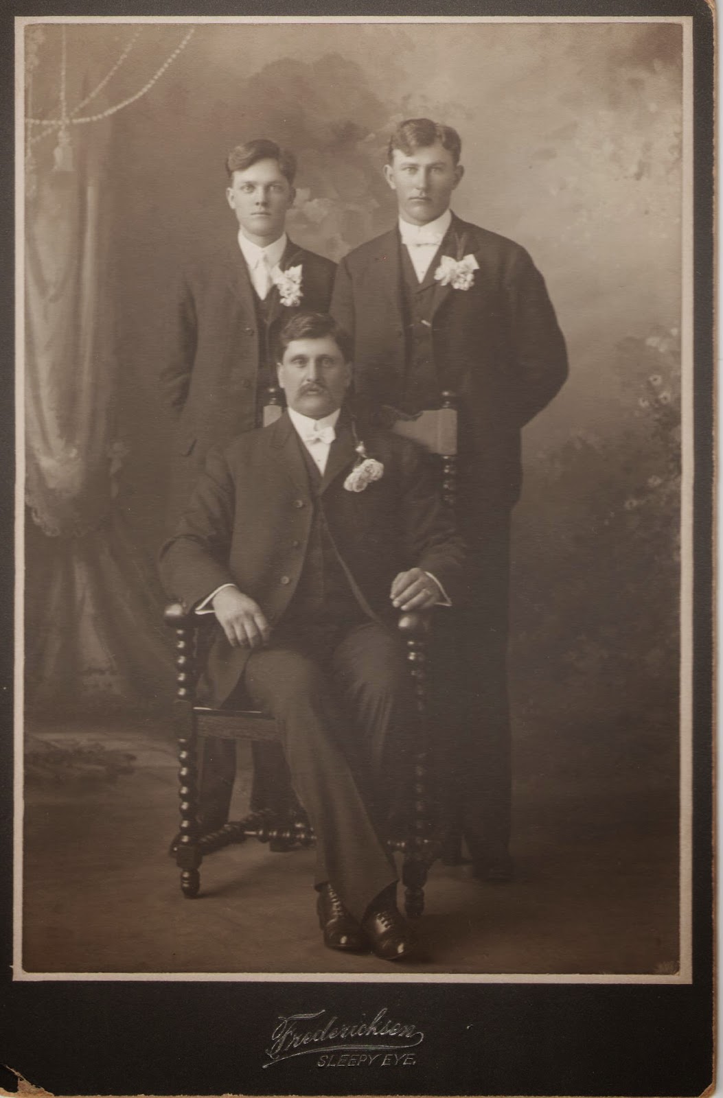 The Dead Relative Collector Mystery Photo... Sleepy Eye, Minnesota