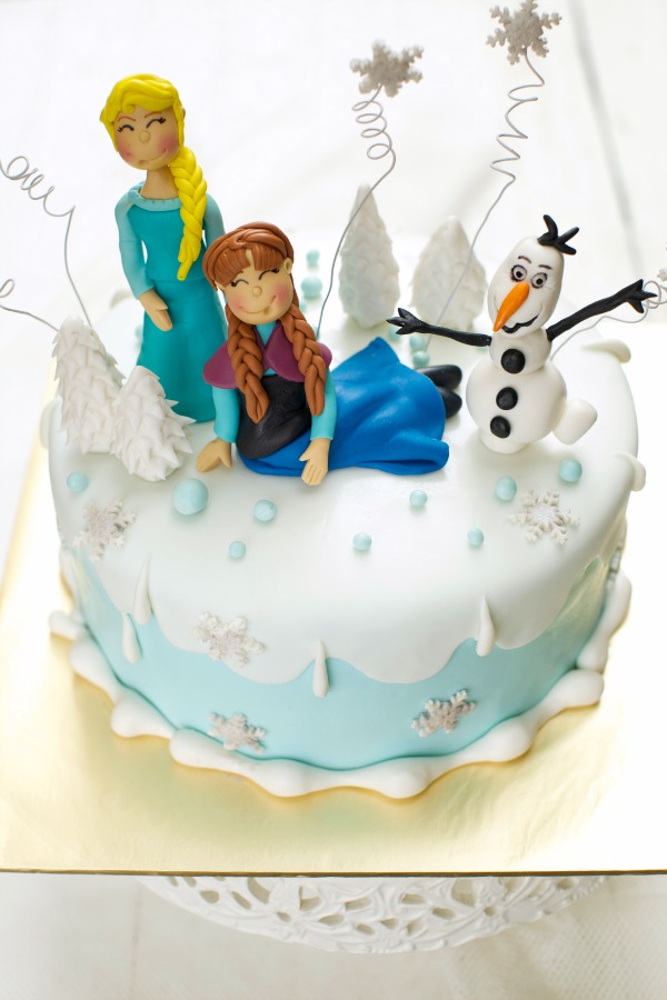 Kek Frozen untuk pasangan kembar - masam manis
