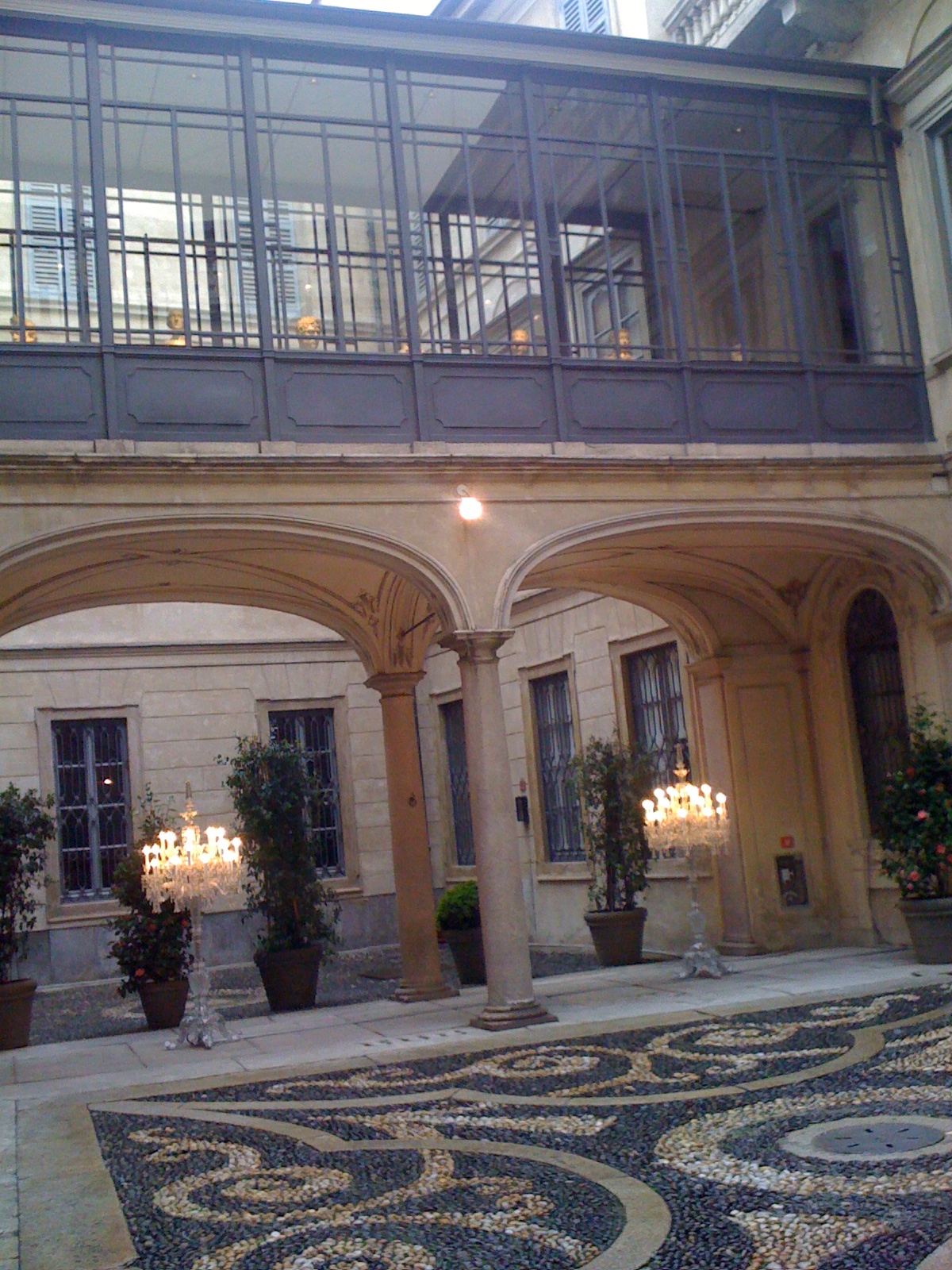 Milanesegal palazzo morando baccar for Palazzo morando