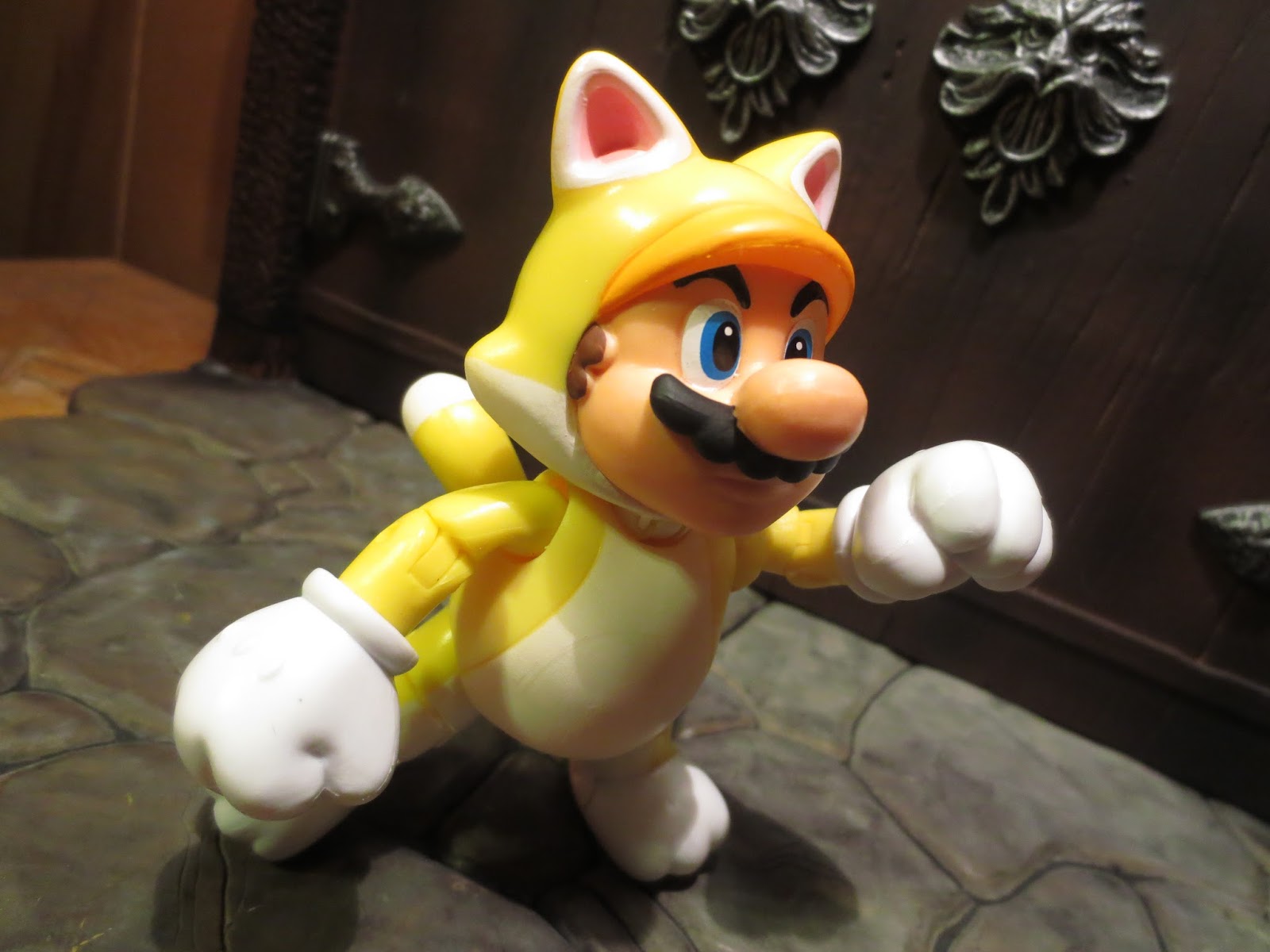super mario 3d world cat mario statue