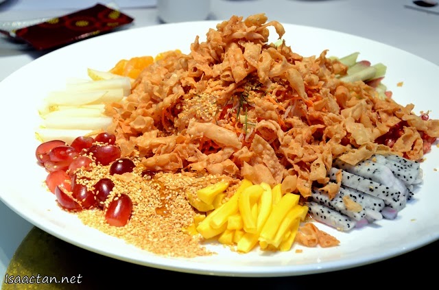 The Eight Jewels Fruit Yee Sang just before being tossed for prosperity