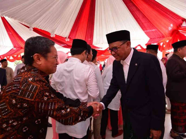 Hari Pertama Open House, Nurdin Abdullah Terima Ribuan Masyarakat dari Seluruh Sulsel Hari Pertama Open House, Nurdin Abdullah Terima Ribuan Masyarakat dari Seluruh Sulsel