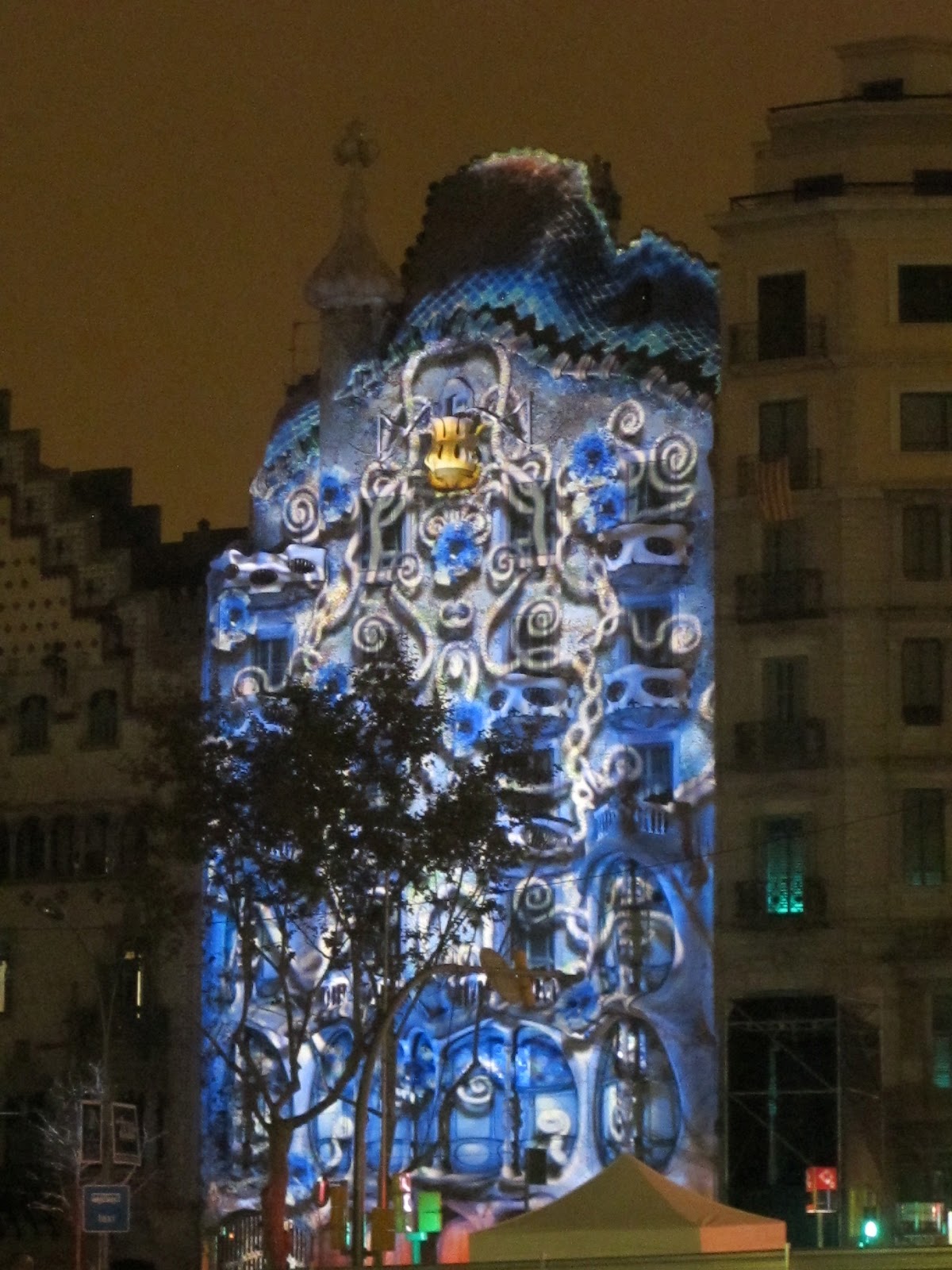 Barcelona Besotted:because they light up Casa Batlló in a