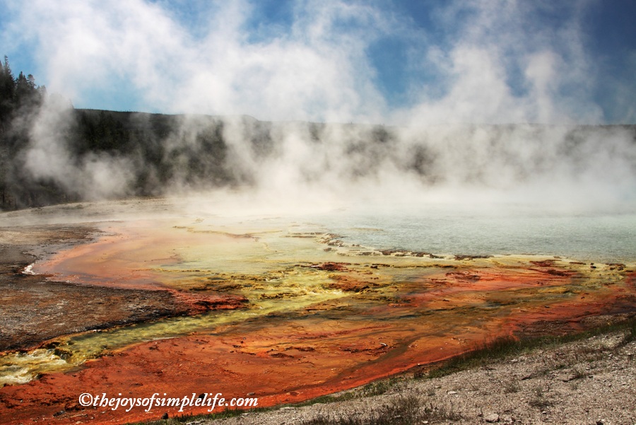 The Joys of Simple Life: Midway Geyser Basin, Yellowstone National Park