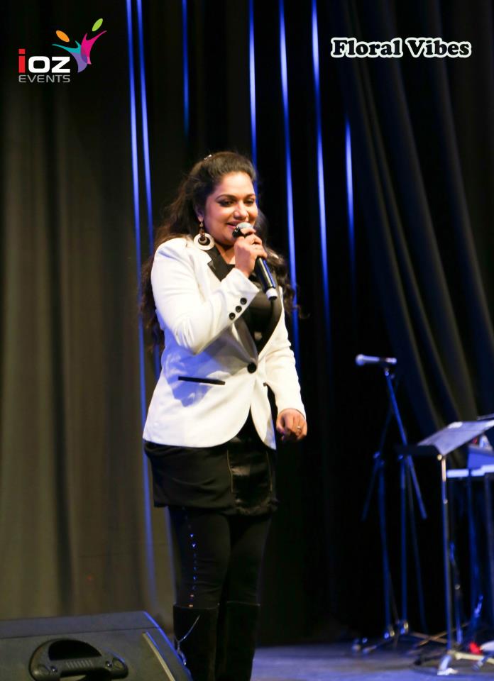 Rimi Tomy hot photos from the Dileep show - Mallufun.com