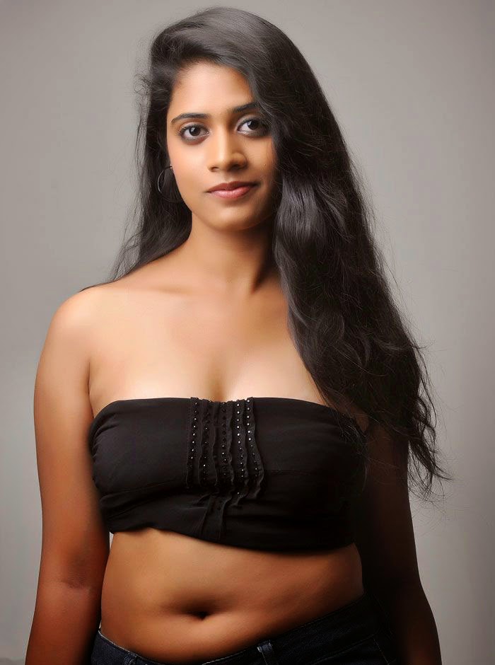 8 Hot Stills Telugu Actress Samatha 