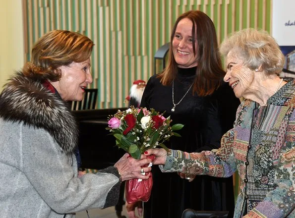 Queen Sonja of Norway made a Christmas visit to Hovseter nursing home (Hovseterhjemmet) in Oslo