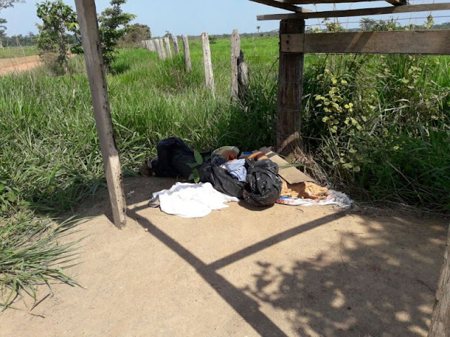 Na bala! Disputa por terras termina com homem morto dentro de saco e camionete incendiada e cravada de balas! Na bala! Disputa por terras termina com homem morto dentro de saco e camionete incendiada e cravada de balas!
