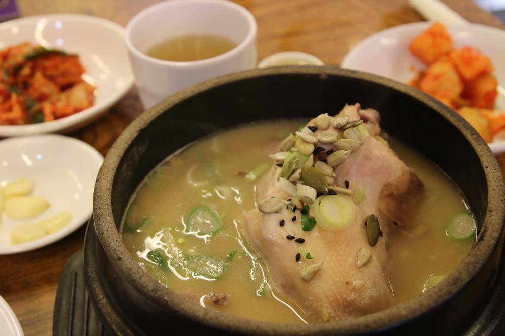 Samgyetang adalah sup ayam ginseng masakan Korea Selatan. 