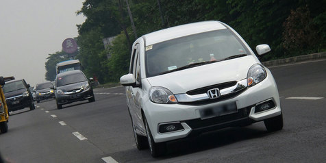 Konsumsi BBM Honda Mobilio Matik Tembus 23,9 Km/liter Konsumsi BBM Honda Mobilio Matik Tembus 23,9 Km/liter