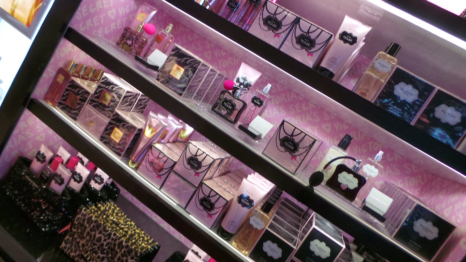 ARSHION by Fyanii VICTORIA’S SECRET BEAUTY & ACCESSORIES STORE OPENS
