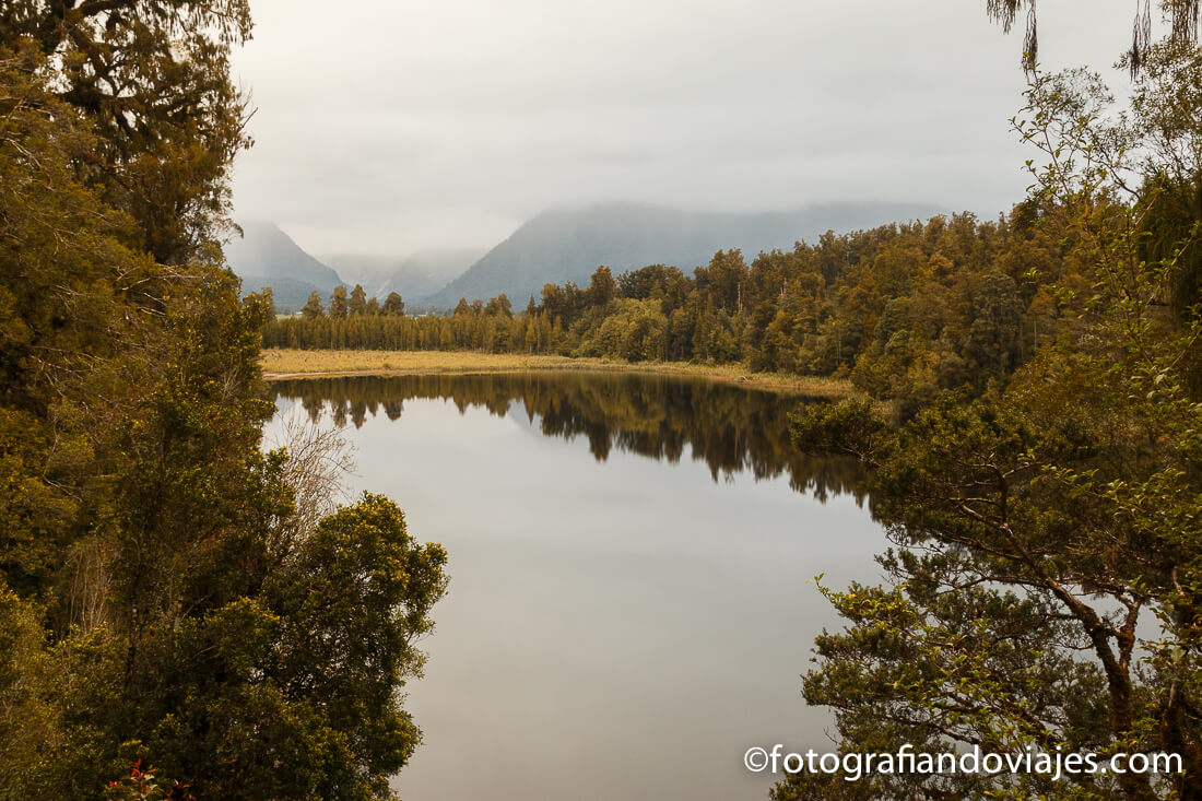 reflejo lago Matheson reflejo en el lago Matheson