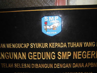 PRASASTI GRANIT SMP NEGERI 2 MADIUN