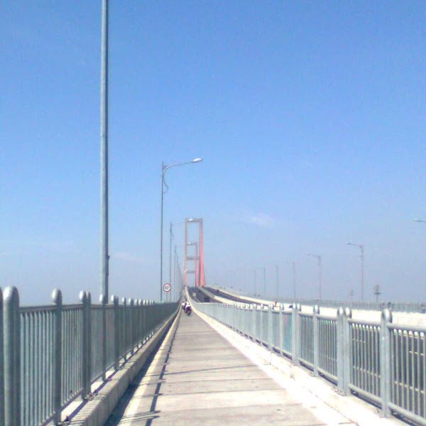 [Quiz MFF Prompt #3] Di Tengah Jembatan Suramadu