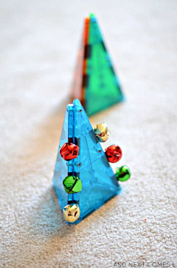 Christmas tree STEM activity for toddlers and preschoolers