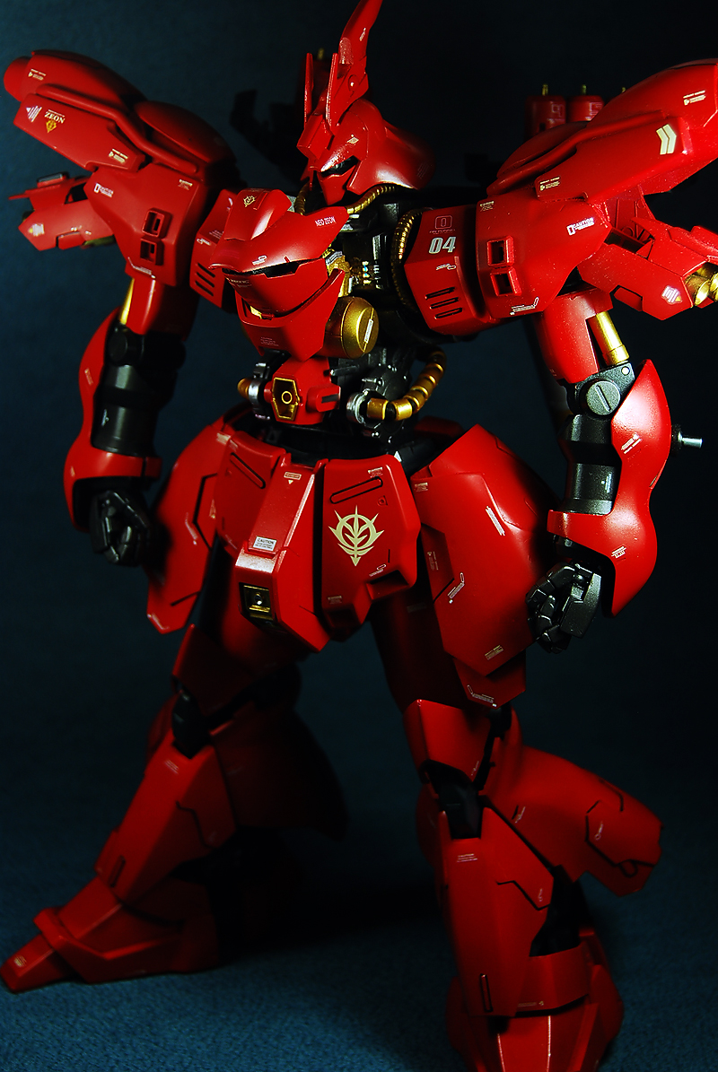 где робот красный. добрый робот. роботы красный робот. багровый тайфун егерь. маленький красный робот.