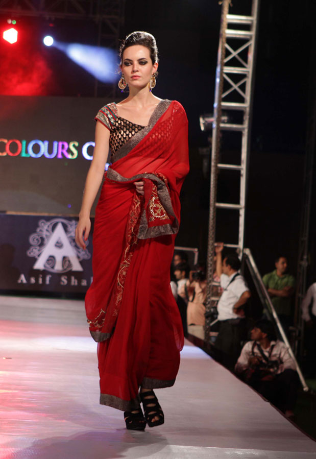 Fashion And Styles Hot Urmila Matondkar Walks For Designer Asif