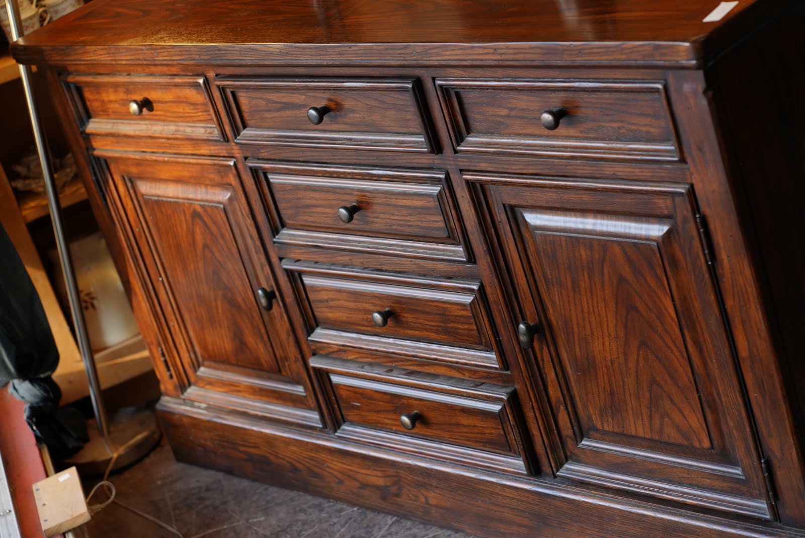 UHURU FURNITURE & COLLECTIBLES **SOLD** 32393 Eddie Bauer 18" x 36" x