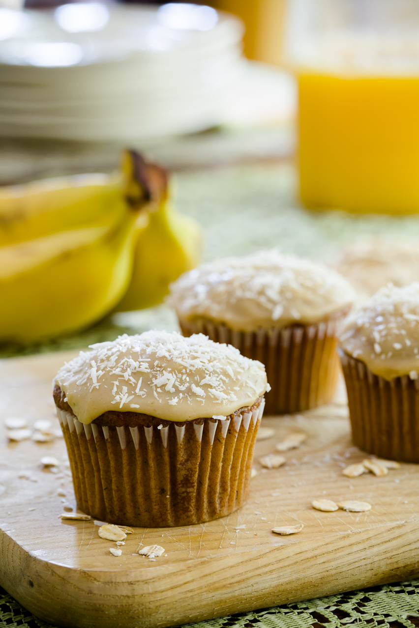 Banana Oat Cupcakes and a Tour of Bob's Red Mill Cupcake