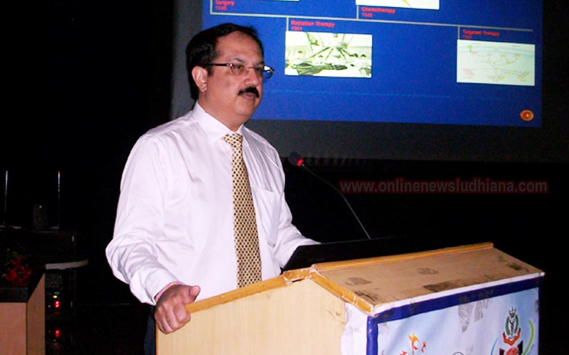 Dr. Vineet Talwar Co–Director Medical Oncology from Rajiv Gandhi Cancer institute and research Center, Delhi replying to the queries of the audience during CME