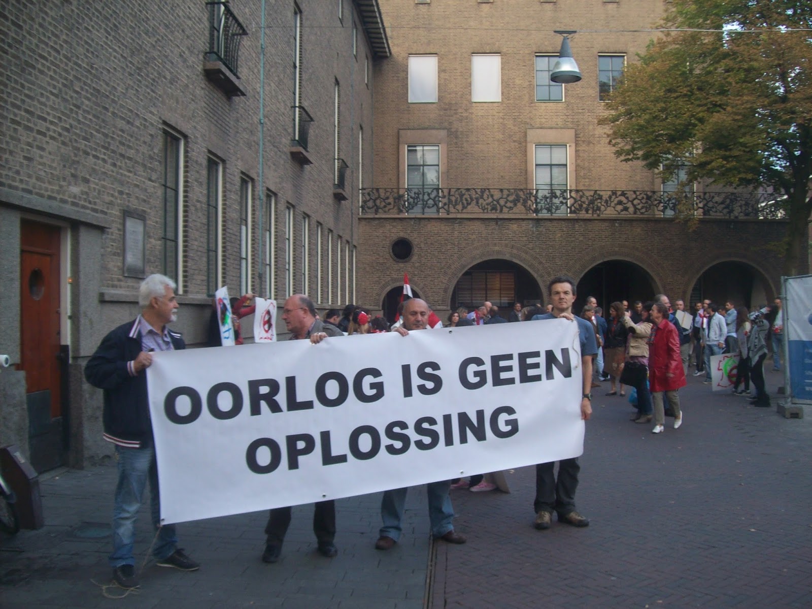 Oorlog is geen Oplossing Fotoverslag protestactie Oorlog is geen Oplossing Enschede