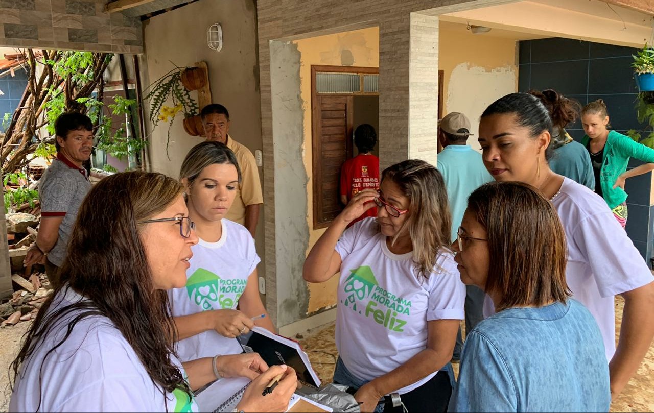Prefeitura de Jacobina realoca famílias em área de risco para abrigo