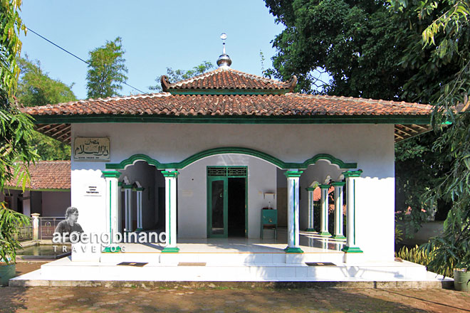 makam ki gede penatas angin doro pekalongan