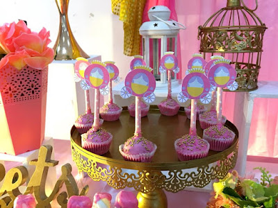 Royal Princess themed cake pops