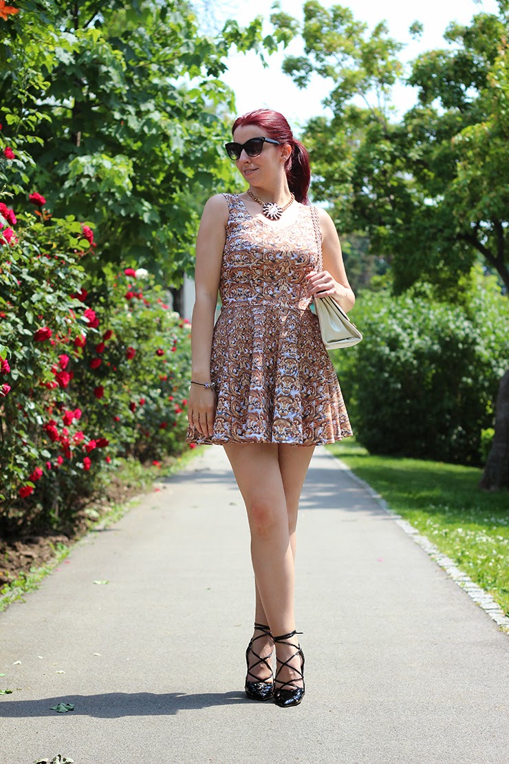 dresses that go with gold heels