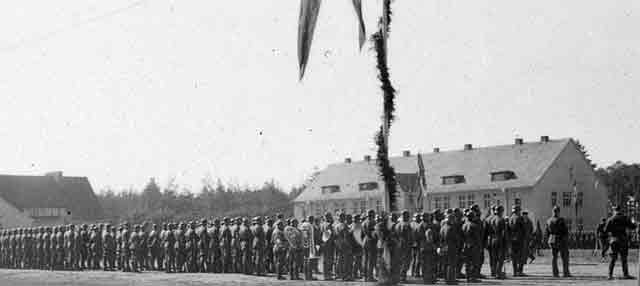 Vidkun Quisling administer oath to Den Norske Legion, 3 October 1941 worldwartwo.filminspector.com