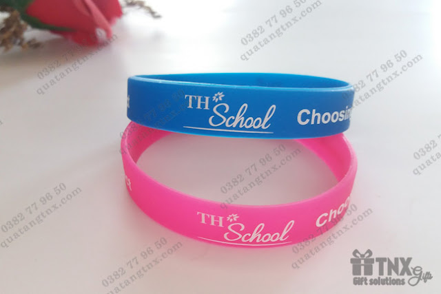 Vòng tay cao su TH SCHOOL: kích thước 180x12x2mm Vòng tay cao su TH SCHOOL: kích thước 180x12x2mm