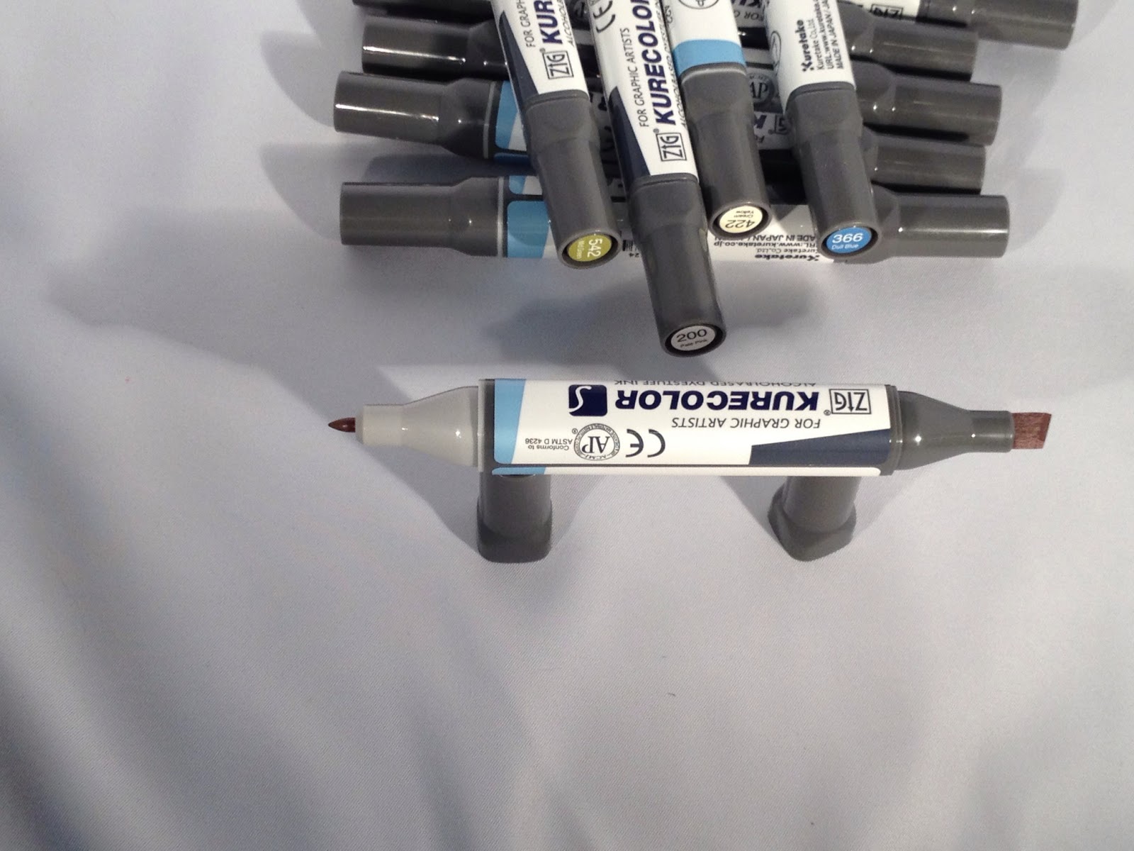 Art Based Marker Showdown Kuretake Kurecolor Twin S Markers Vs Copic Sketch Populyarnye brendy v kategorii markery. kuretake kurecolor twin s markers vs