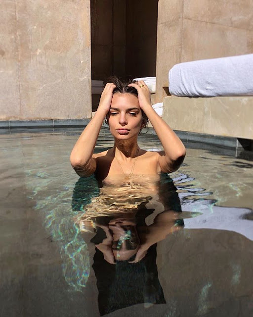 Emily Ratajkowski nude photo Emily Ratajkowski nude photo