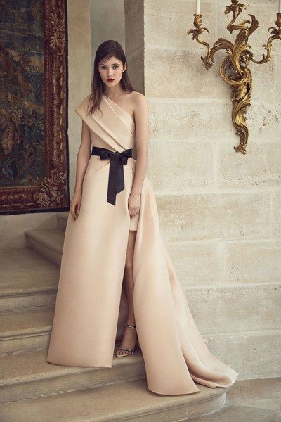 Feminine and Elegant Gowns: MONIQUE LHUILLIER