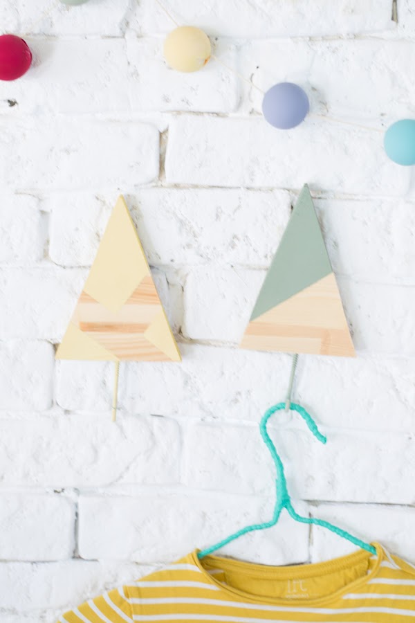 Perchero infantil triángulo diy