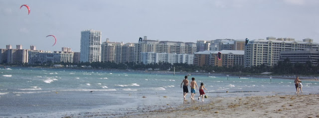 Playa en Crandon Park. De fondo, la villa de Key Biscayne Jefferson Aleman