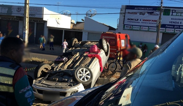 Policial Militar morre em acidente de carro na Avenida Sete de Setembro em Petrolina - Portal SPY Policial Militar morre em acidente de carro na Avenida Sete de Setembro em Petrolina - Portal SPY