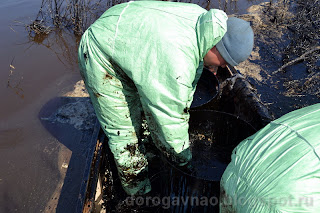 Разлив нефти на реке Колва. 2013 год. 