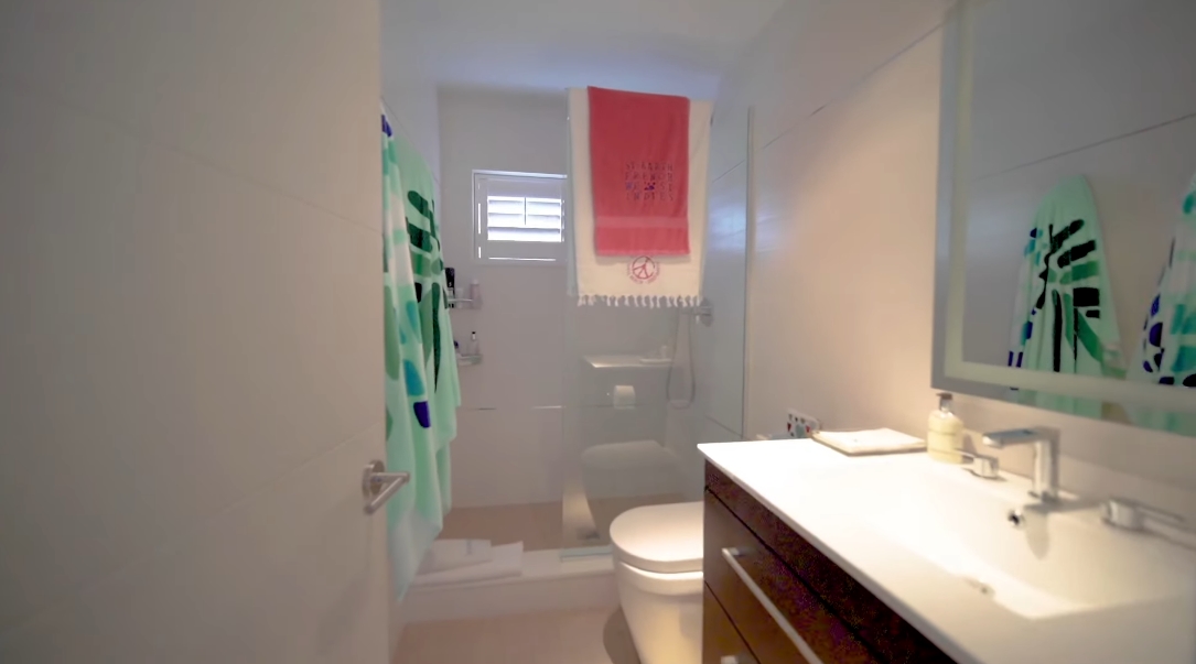 26 Interior Design Photos vs. 382 Jobs Ln, Water Mill, NY Luxury Home Tour