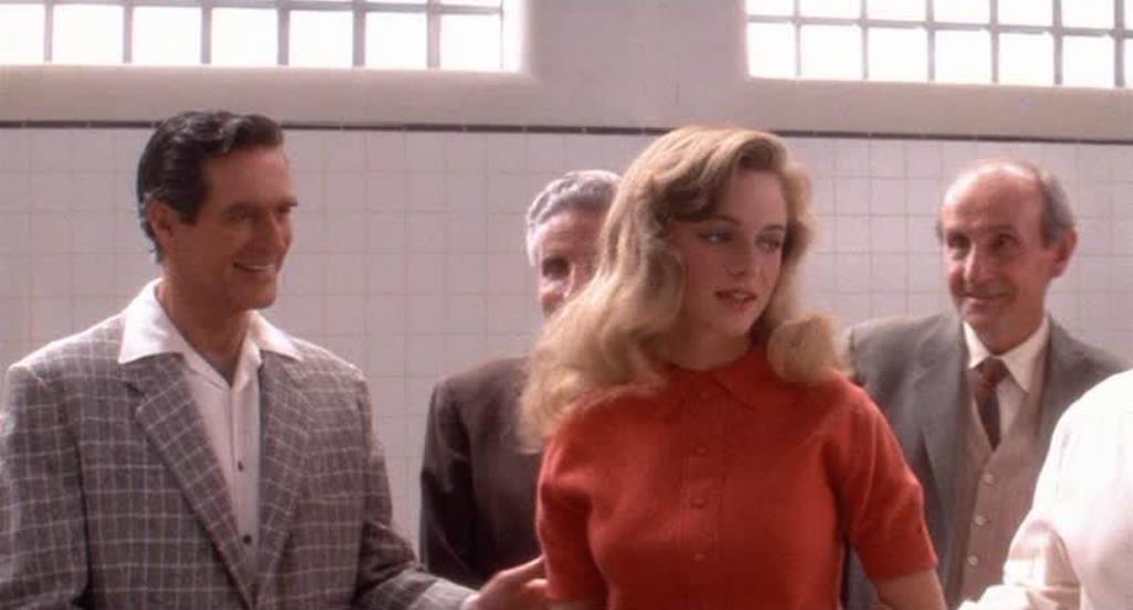 Movie and TV Screencaps: Twins (1988) - Directed by Ivan Reitman