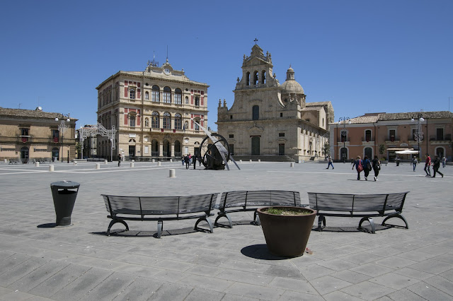Piazza Carlo Maria Carafa-Chiesa Madre e Municipio--Grammichele