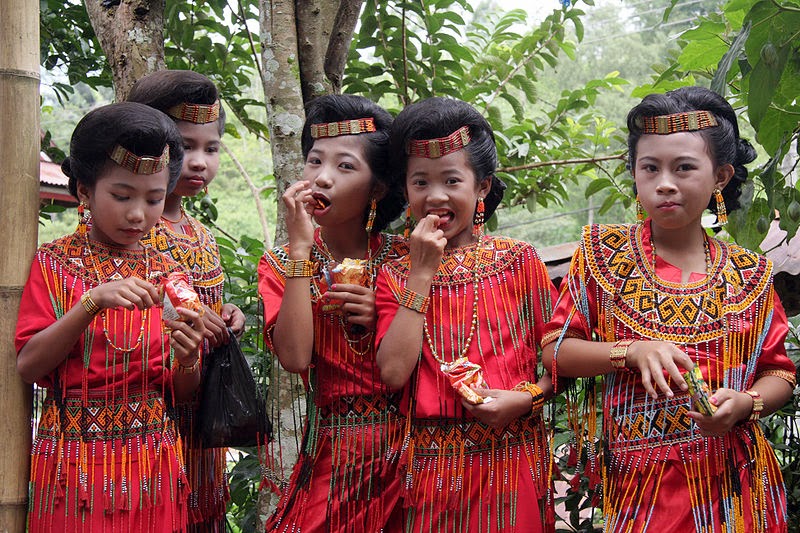10 Places You Shouldn't Miss in Indonesia | young girls Toraja in Sulawesy at the entry of wedding, Indonesia 10 Places You Shouldn't Miss in Indonesia | young girls Toraja in Sulawesy at the entry of wedding Indonesia