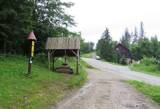 Wyżnia Huciańska Przełęcz (słow. Vyšne Hutianske sedlo; 950 m n.p.m.) Wyżnia Huciańska Przełęcz (słow. Vyšne Hutianske sedlo; 950 m n.p.m.)